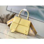 𝐋𝐎𝐔𝐈𝐒𝐕𝐔𝐈𝐓𝐓𝐎𝐍 M22617 This Cluny Mini Handbag